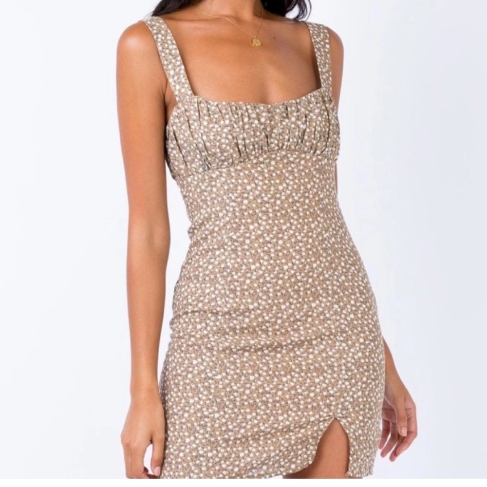 Princess Polly tan with white flower pattern Size 4